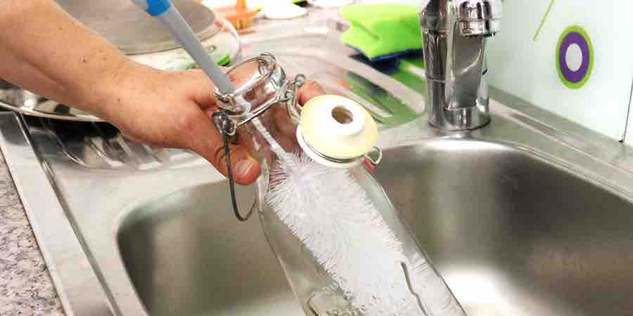 Limpiar botellas de vidrio